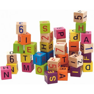 Farebné kocky s písmenami a číslami